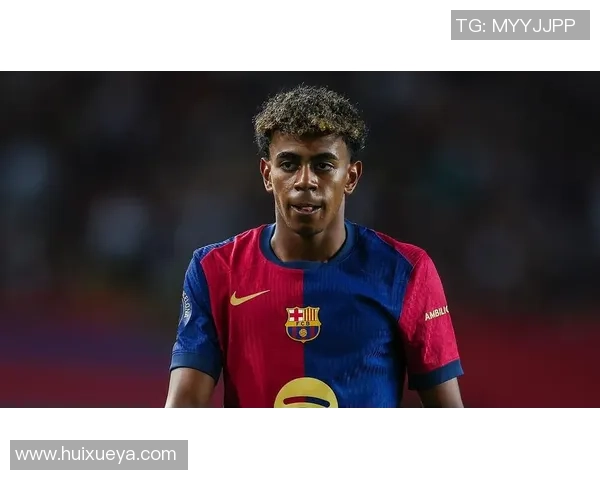 足球球星抓头发时的瞬间与背后隐藏的心理变化分析