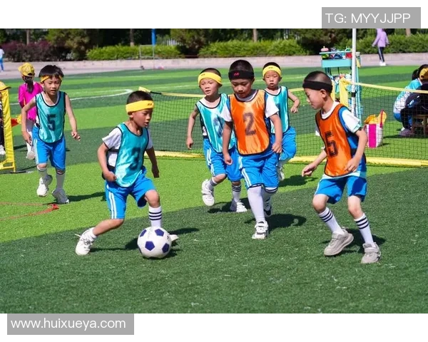 足球星兄弟情深:从绿茵场到生活中的默契与奋斗历程